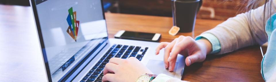 Öğrenci İçin Laptop Seçimi: Bütçe, Hafiflik ve Pil Ömrü